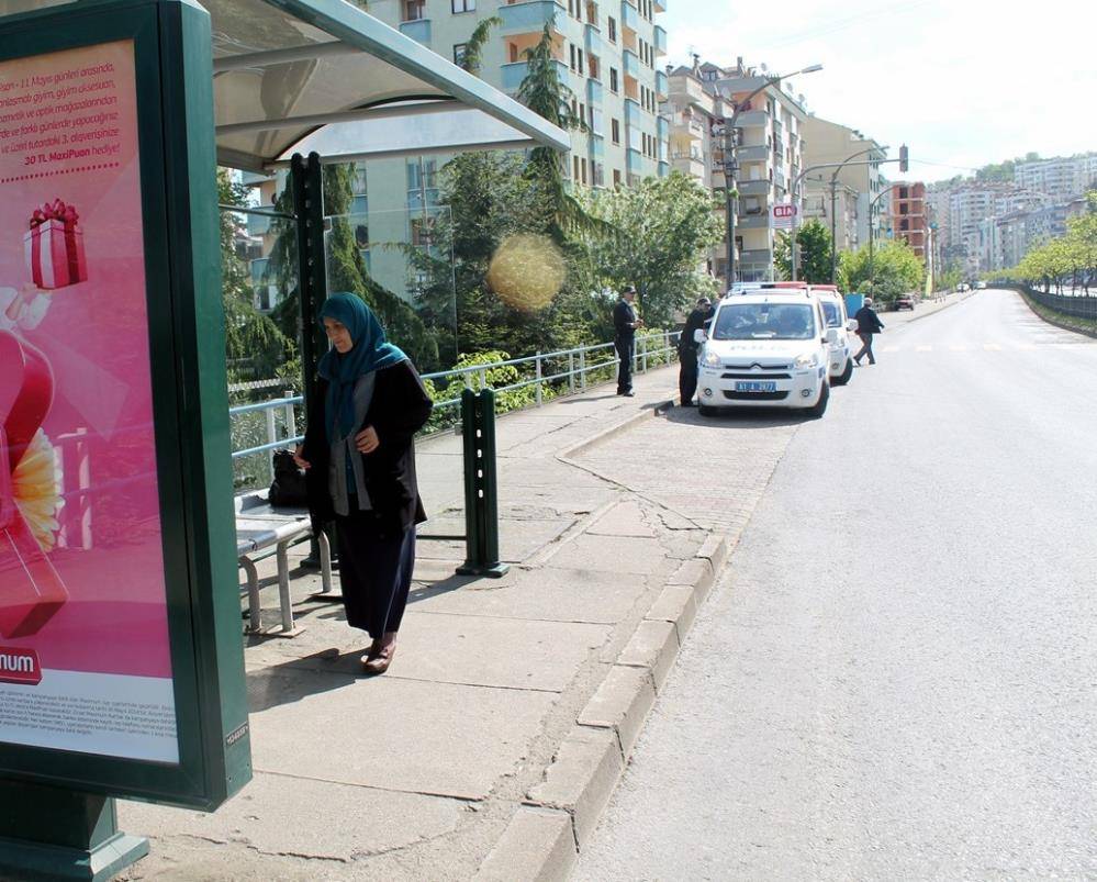 Trabzon'da şüpheli çanta alarmı polisi harekete geçirdi. 4